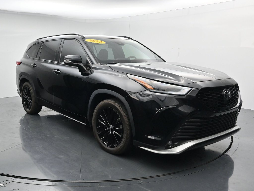 Used 2023 Toyota Highlander XSE FWD image 2