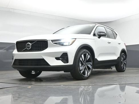 New 2026 Volvo XC40 B5 Plus w/ Climate Package AWD/4WD image 39