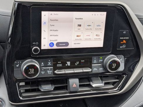 Used 2023 Toyota Highlander XLE image 13