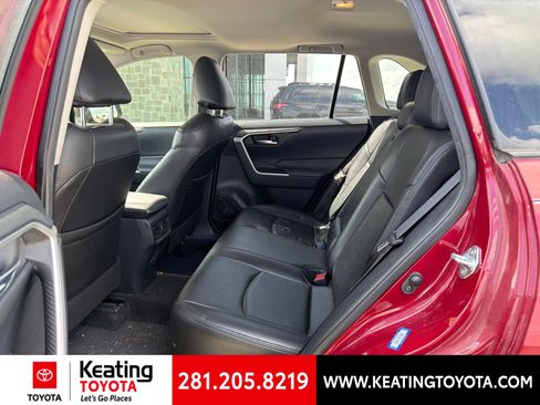 Used 2019 Toyota RAV4 XLE w/ Convenience Package FWD image 10