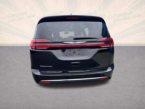 Used 2025 Chrysler Pacifica Select image 4