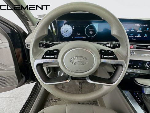 Used 2024 Hyundai Elantra SEL FWD image 14