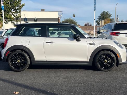 Used 2024 MINI Cooper SE w/ Signature Upholstery Package image 7