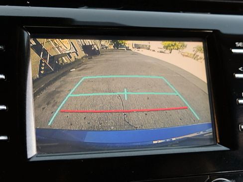 Used 2019 Toyota Camry SE image 23