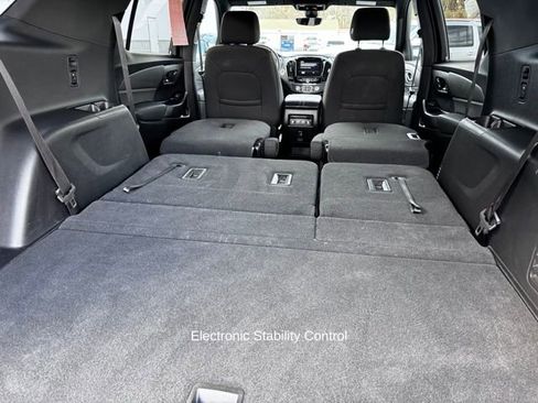 Used 2023 Chevrolet Traverse LT w/ Rear Camera Mirror Package image 23