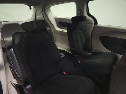 Used 2023 Chrysler Voyager LX FWD image 28