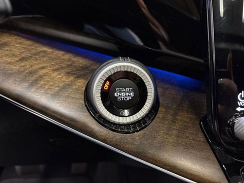 Used 2023 Jeep Grand Wagoneer Series II AWD/4WD image 19