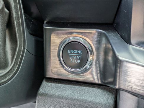 Certified 2025 Ford F250 Lariat AWD/4WD image 24