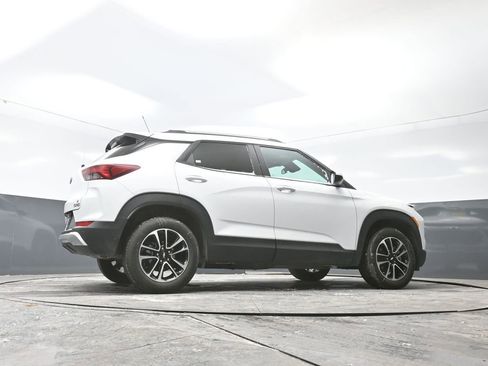 Used 2025 Chevrolet TrailBlazer LT w/ Driver Confidence Package image 44