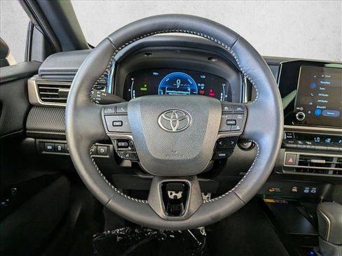 Used 2025 Toyota Camry SE FWD image 13