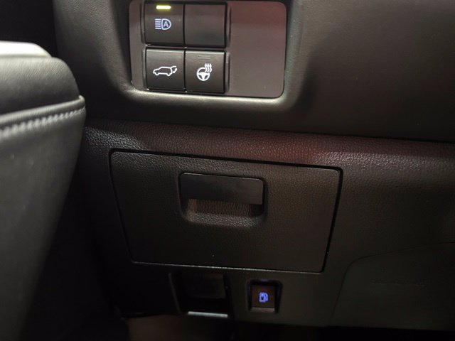 Used 2022 Toyota Highlander XLE AWD/4WD image 15