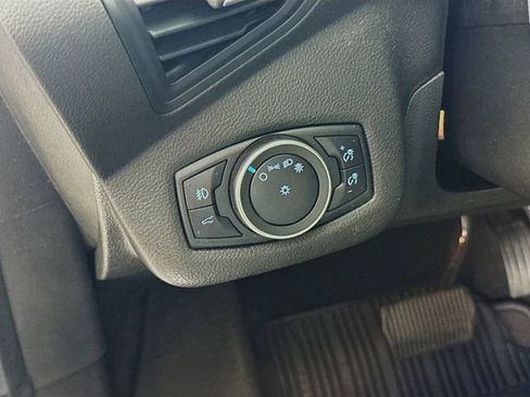 Used 2019 Ford Escape SE image 12