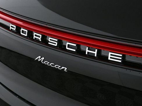 Used 2026 Porsche Macan AWD/4WD image 36