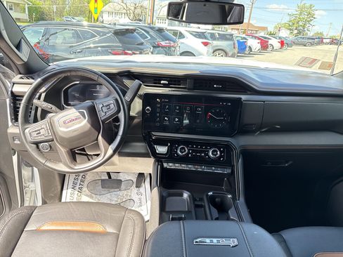 Used 2025 GMC Sierra 2500 AT4 AWD/4WD image 14