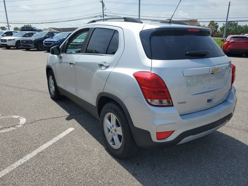 Used 2019 Chevrolet Trax LT w/ LT Convenience Package FWD image 3