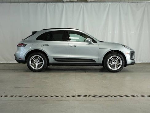 Certified 2025 Porsche Macan AWD/4WD image 8
