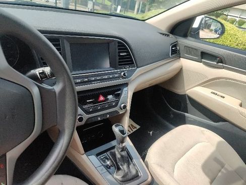 Used 2017 Hyundai Elantra SE FWD image 23