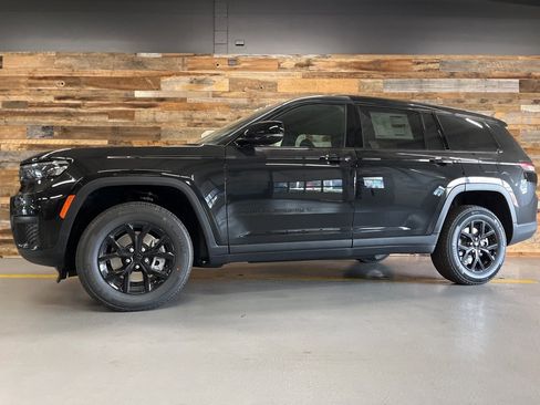 New 2025 Jeep Grand Cherokee L Altitude image 19