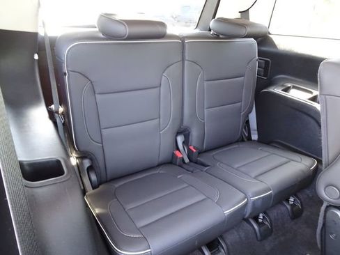 Used 2020 GMC Acadia Denali w/ Technology Package FWD image 21