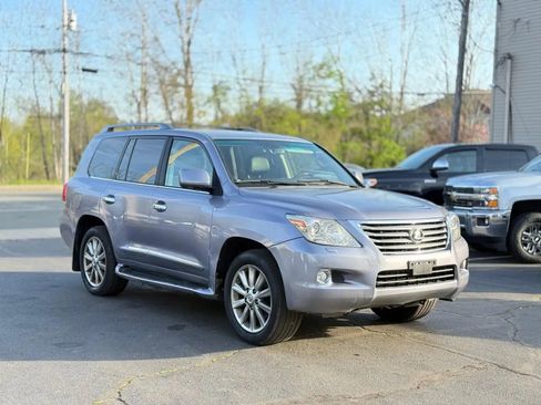 Used 2011 Lexus LX 570 4WD w/ Luxury Pkg image 4