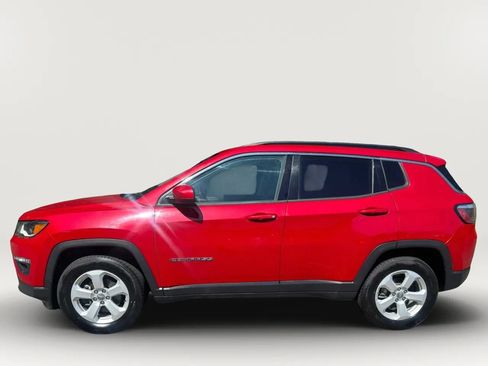 Used 2018 Jeep Compass Latitude w/ Popular Equipment Group AWD/4WD image 3