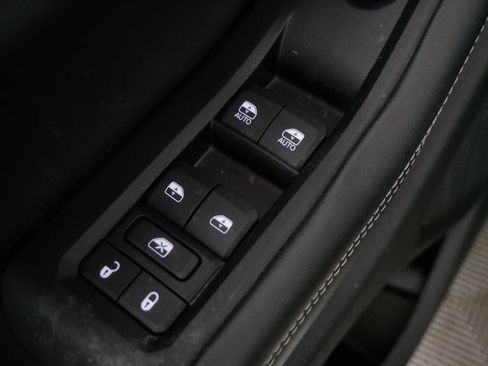 Used 2023 Jeep Grand Cherokee Limited w/ Black Appearance Package AWD/4WD image 15