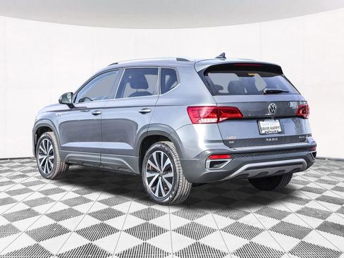 Certified 2022 Volkswagen Taos SE image 14