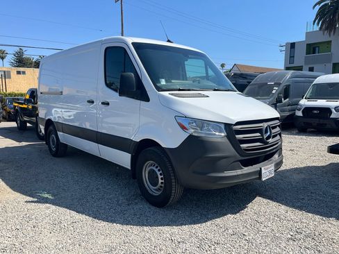 Used 2023 Mercedes-Benz Sprinter 2500 image 3