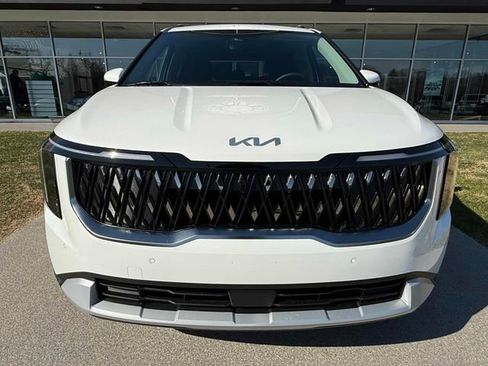 New 2026 Kia Carnival EX image 3