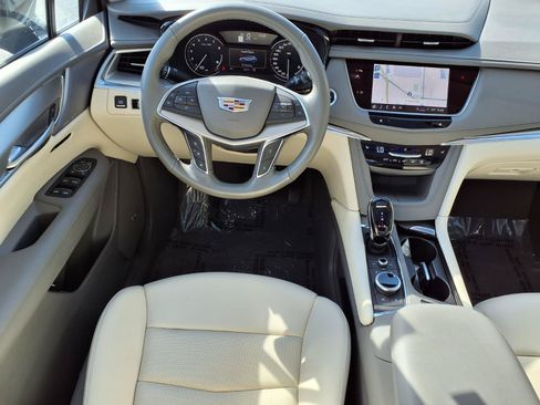 Used 2024 Cadillac XT5 Premium Luxury AWD/4WD image 2