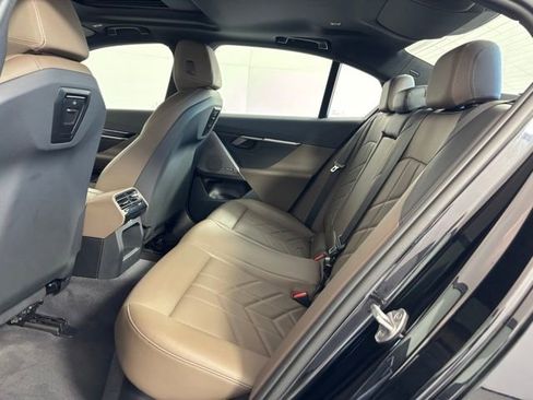 Used 2025 BMW i5 xDrive40 w/ Premium Package AWD/4WD image 16