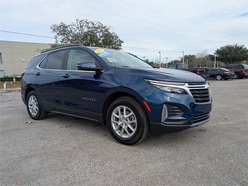 Used 2022 Chevrolet Equinox LT image 2