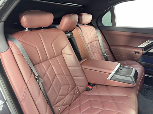 Used 2025 BMW 740i w/ Premium Package image 52