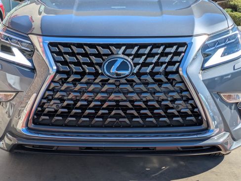 Used 2023 Lexus GX 460 Luxury w/ Sport Design Package AWD/4WD image 10