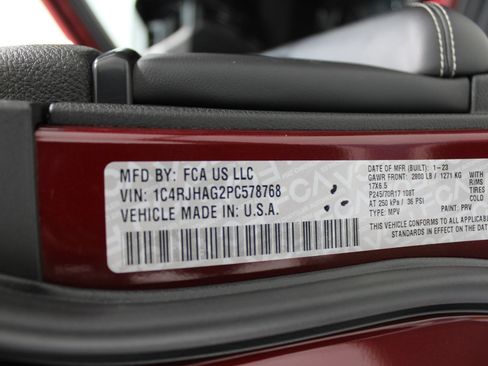 Used 2023 Jeep Grand Cherokee Laredo AWD/4WD image 43