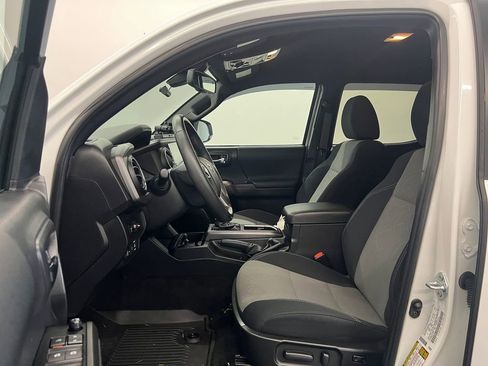 Used 2023 Toyota Tacoma TRD Off-Road w/ Technology Package image 4