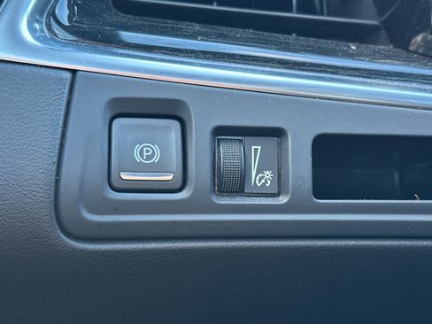 Used 2025 Cadillac XT5 Premium Luxury image 42