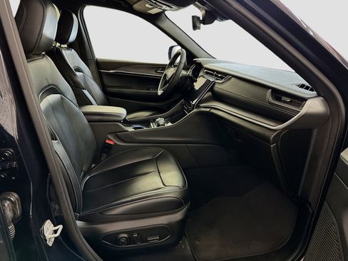 Used 2024 Jeep Grand Cherokee Limited image 33