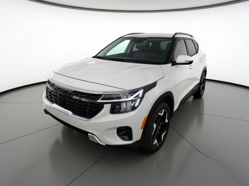 Used 2025 Kia Seltos S image 3