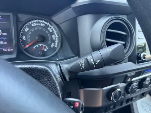 Used 2021 Toyota Tacoma SR AWD/4WD image 17