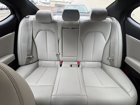 Used 2025 Genesis G70 2.5T image 38