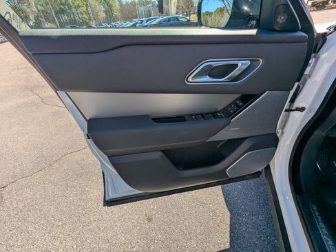 Used 2022 Land Rover Range Rover Velar S image 18