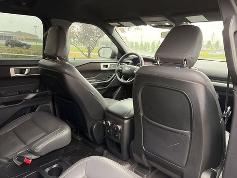 Used 2020 Ford Explorer XLT w/ Comfort Package AWD/4WD image 37