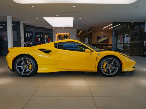 Used 2023 Ferrari F8 Tributo RWD image 40