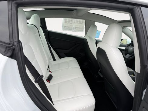 Used 2023 Tesla Model 3 Standard Range image 18