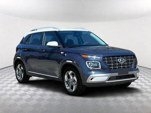 New 2025 Hyundai Venue Limited image 3
