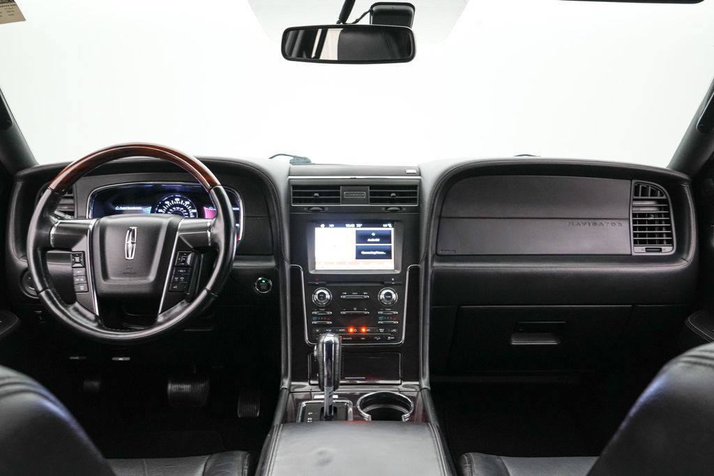 Used 2017 Lincoln Navigator L Reserve AWD/4WD image 16