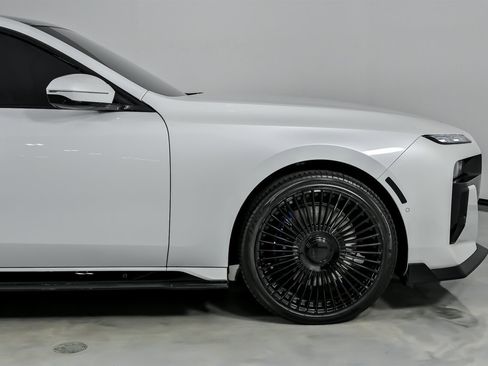 Used 2025 BMW 760i xDrive w/ Executive Package image 14