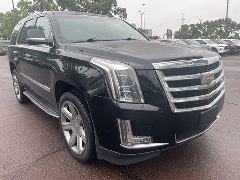Used 2017 Cadillac Escalade Luxury AWD/4WD image 1