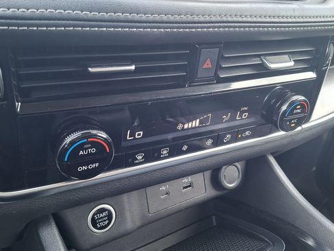 Certified 2021 Nissan Rogue SV FWD image 15